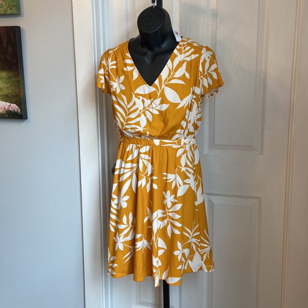 Old Navy Medium Yellow Flowy Dress